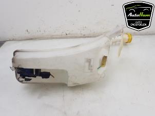 Used Front windscreen washer reservoir Renault Clio IV (5R) 0.9 Energy TCE 90 12V Price € 35,00 Margin scheme offered by AutoHam