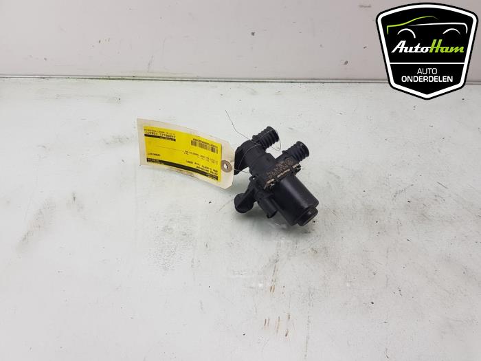 Begagnade Extra vattenpump BMW 5 serie (E60) 530i 24V Pris € 24,20 Inklusive moms erbjuds av AutoHam