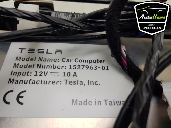 BordSteuergerät van een Tesla Model 3 EV AWD 2019