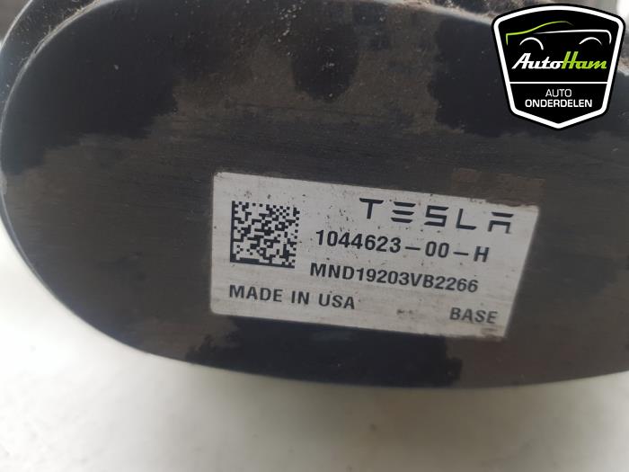 Etrier de frein (pince) arrière gauche d'un Tesla Model 3 EV AWD 2019