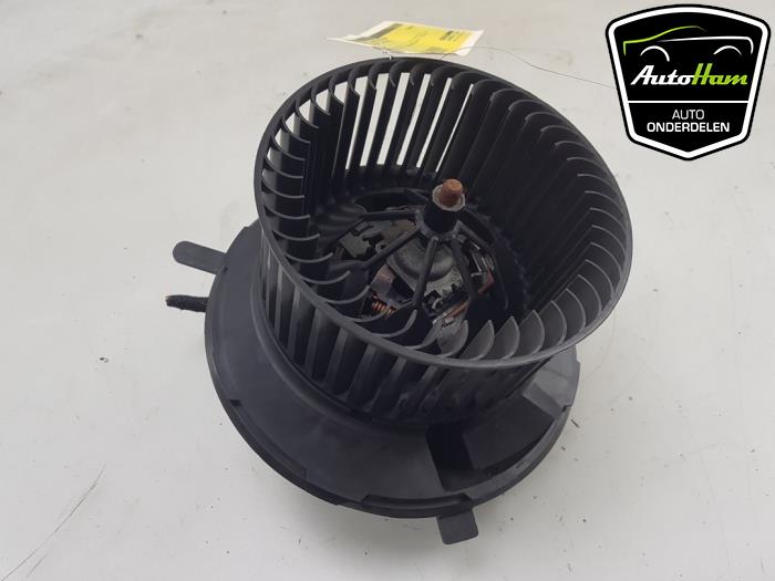 Motor de ventilador de calefactor de un Volkswagen Caddy IV 2.0 TDI 75 2020