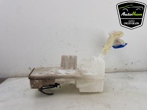 Used Front windscreen washer reservoir Volkswagen Caddy IV 2.0 TDI 75 Price € 45,00 Margin scheme offered by AutoHam