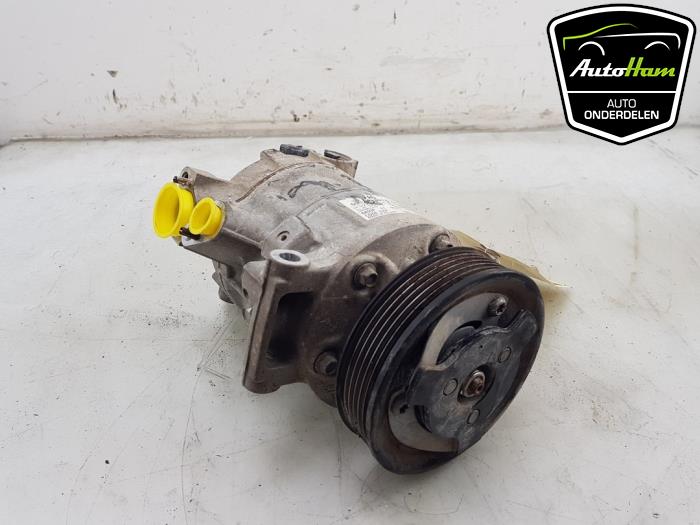 Air conditioning pump from a Volkswagen Caddy IV 2.0 TDI 75 2020