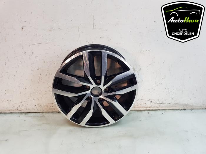 Wheel from a Volkswagen Caddy IV 2.0 TDI 75 2020