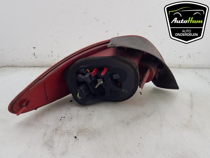 Taillight, right from a Peugeot 206 (2A/C/H/J/S) 1.4 XR,XS,XT,Gentry 2006