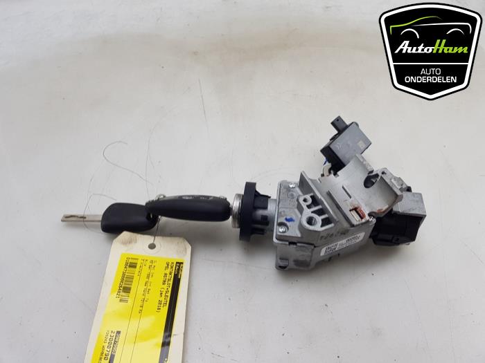 Ignition lock + key from a Opel Astra K Sports Tourer 1.4 16V 2018