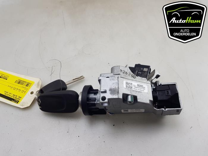 Ignition lock + key from a Opel Astra K Sports Tourer 1.4 16V 2018