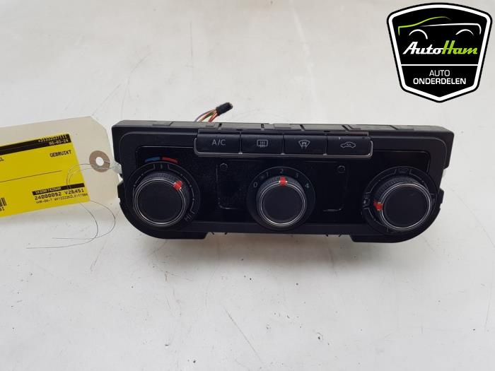 Heater control panel from a Volkswagen Caddy IV 2.0 TDI 75 2020