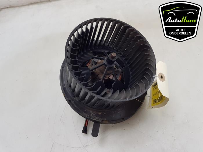 Heating and ventilation fan motor from a Volkswagen Caddy IV 2.0 TDI 75 2020
