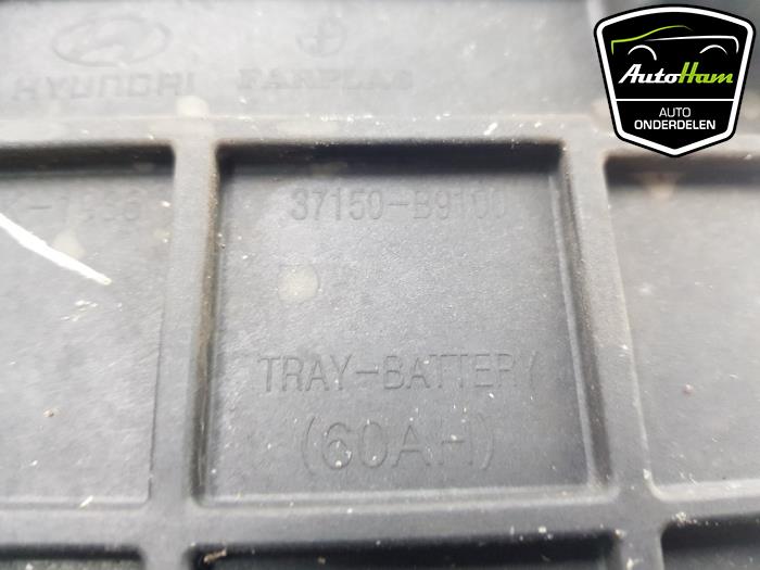 Battery box from a Hyundai i10 (B5) 1.0 12V 2014