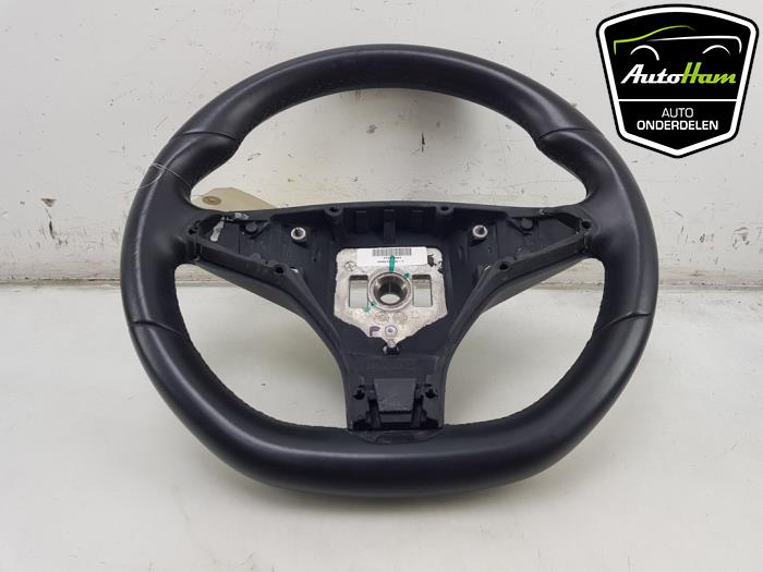 Używane Kierownica Tesla Model X 100X Cena € 90,00 Procedura marży oferowane przez AutoHam