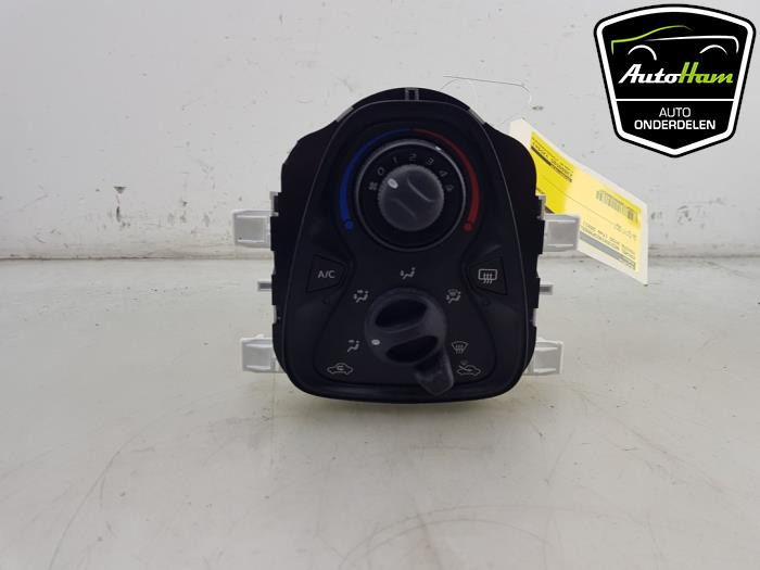 Heater control panel from a Toyota Aygo (B40) 1.0 12V VVT-i 2021