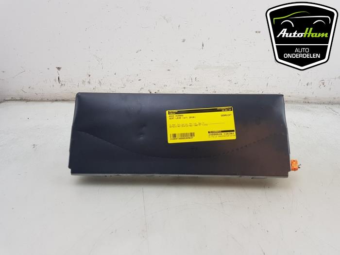 Knee airbag from a Seat Leon ST (5FF) 1.4 TSI ACT 16V 2016