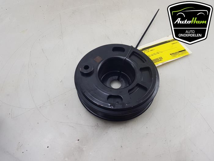 Crankshaft pulley from a Volkswagen Polo VI (AW1) 1.0 TSI 12V 2021