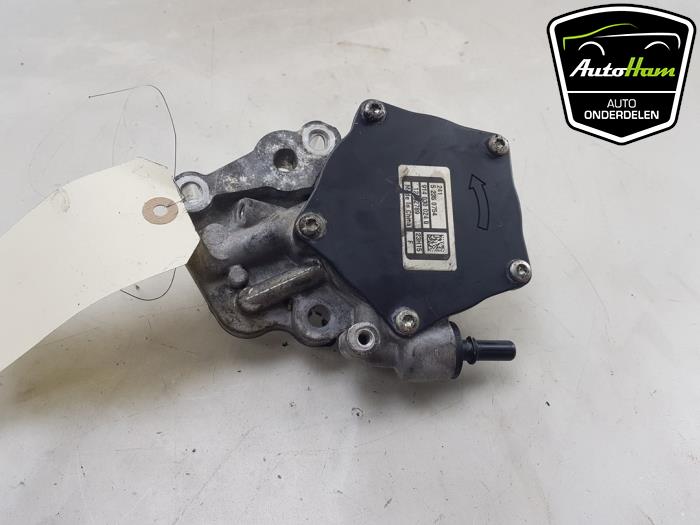 Brake servo vacuum pump from a Opel Corsa E 1.0 SIDI Turbo 12V 2016
