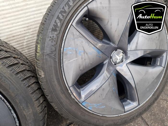 Set of sports wheels + winter tyres from a Tesla Model 3 EV AWD 2019