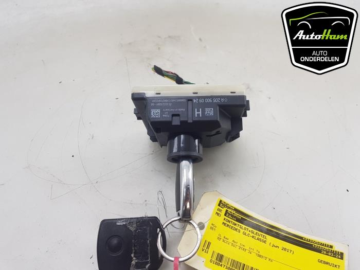 Ignition lock + key from a Mercedes-Benz GLC Coupe (C253) 2.2 220d 16V BlueTEC 4-Matic 2017