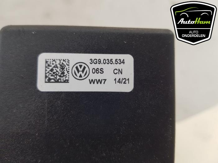 GPS Antenne van een Volkswagen Polo VI (AW1) 1.0 TSI 12V 2021