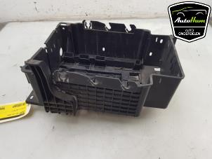 Used Battery box Peugeot 1007 (KM) 1.6 GTI,Gentry 16V Price € 20,00 Margin scheme offered by AutoHam