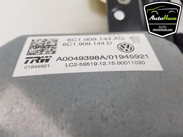 Dirección asistida eléctrica de un Volkswagen Polo V (6R) 1.0 TSI 12V BlueMotion 2016