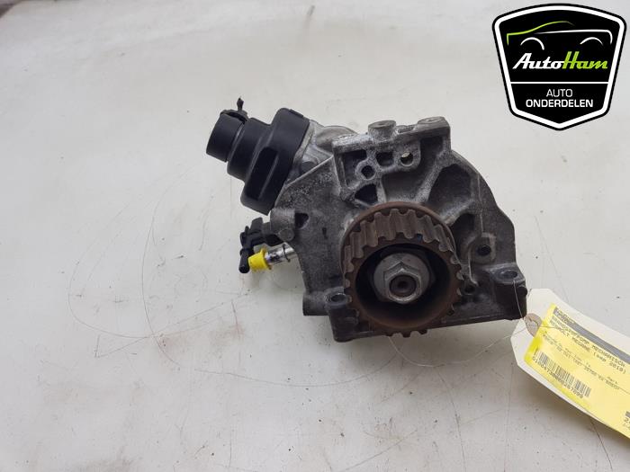 Mechanical fuel pump from a Renault Megane IV (RFBB) 1.5 Energy dCi 115 2019