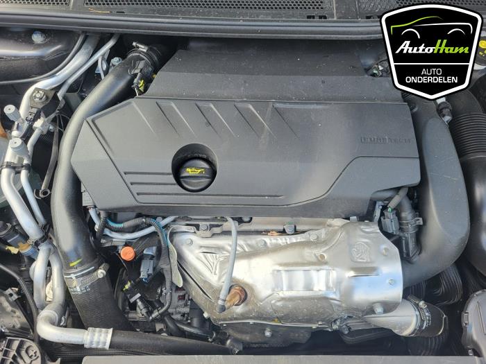 Motor de un Peugeot 308 SW (F4/FC/FN/FR) 1.6 16V HYbrid 180 e-EAT8 2023