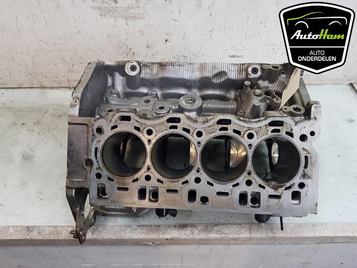Used Engine crankcase BMW 5 serie (G30) M5 Competition 4.4 V8 32V TwinPower Turbo Price on request offered by AutoHam