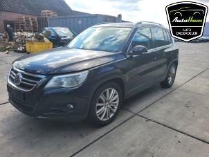 Used Front wing, left Volkswagen Tiguan (5N1/2) 1.4 TSI 16V 4Motion Price on request offered by AutoHam