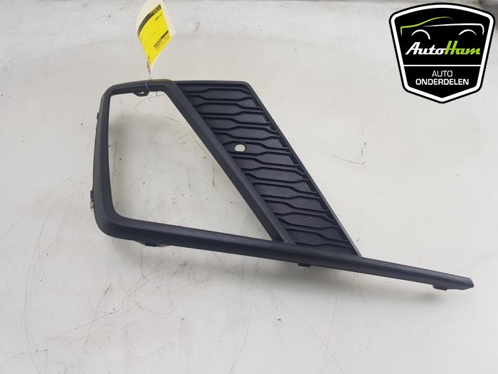 Bumper grille from a Seat Ibiza V (KJB) 1.0 TSI 12V 2021