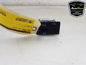 Używane Modul USB Ford C-Max (DXA) 1.5 Ti-VCT EcoBoost 150 16V Cena € 25,00 Procedura marży oferowane przez AutoHam