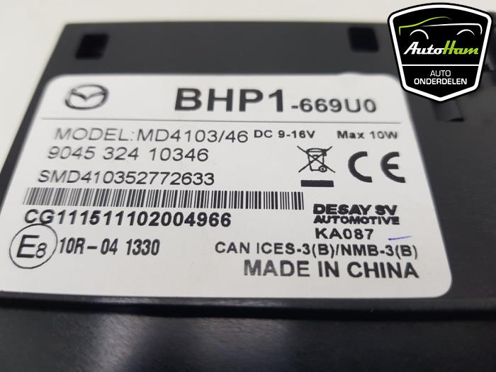 Conexión AUX-USB de un Mazda 3 (BM/BN) 2.0 SkyActiv-G 120 16V 2016