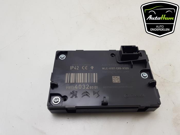 Draadloze oplader from a Peugeot 208 II (UB/UH/UP) 1.2 Vti 12V PureTech 100 2019