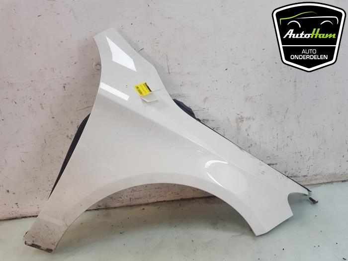 Front wing, right from a Mercedes-Benz CLA (117.3) 1.6 CLA-180 16V 2015
