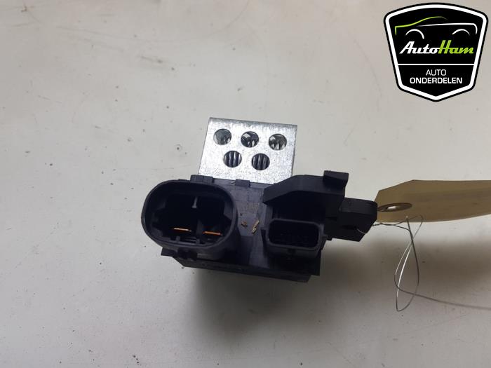 Cooling fan resistor from a Renault Clio V (RJAB) 1.6 E-Tech 145 16V 2023