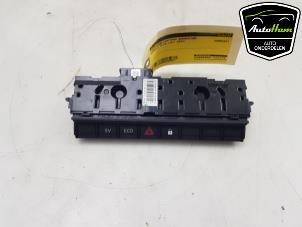 Used Panic lighting switch Renault Clio V (RJAB) 1.6 E-Tech 145 16V Price € 25,00 Margin scheme offered by AutoHam