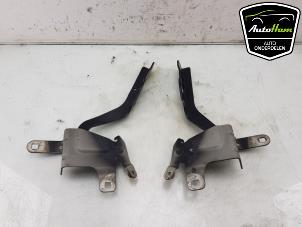 Used Bonnet Hinge Renault Clio IV Estate/Grandtour (7R) 0.9 Energy TCE 12V Price € 50,00 Margin scheme offered by AutoHam