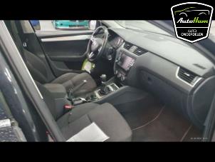Usados Juego y módulo de airbag Skoda Octavia Combi (5EAC) 2.0 TDI GreenTec 16V Precio de solicitud ofrecido por AutoHam