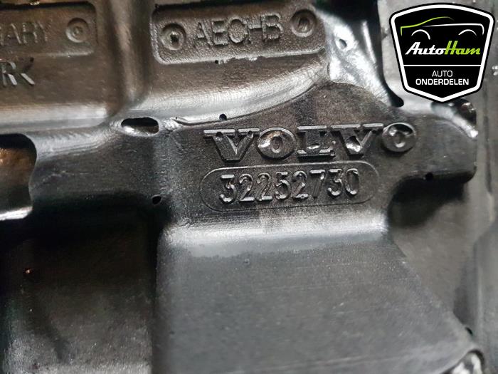 Motor Schutzblech van een Volvo XC40 (XZ) 1.5 T3 Plug-in Hybrid 12V 2022