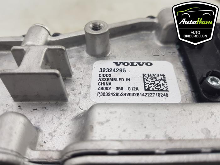Inverter (Hybrid) van een Volvo XC40 (XZ) 1.5 T3 Plug-in Hybrid 12V 2022