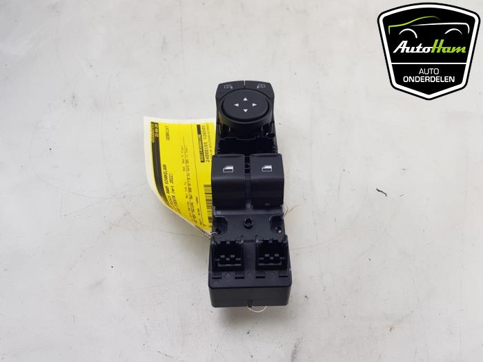 Usados Interruptor de ventanilla eléctrica Ford Fiesta 7 1.0 EcoBoost 12V 100 Precio € 50,00 Norma de margen ofrecido por AutoHam