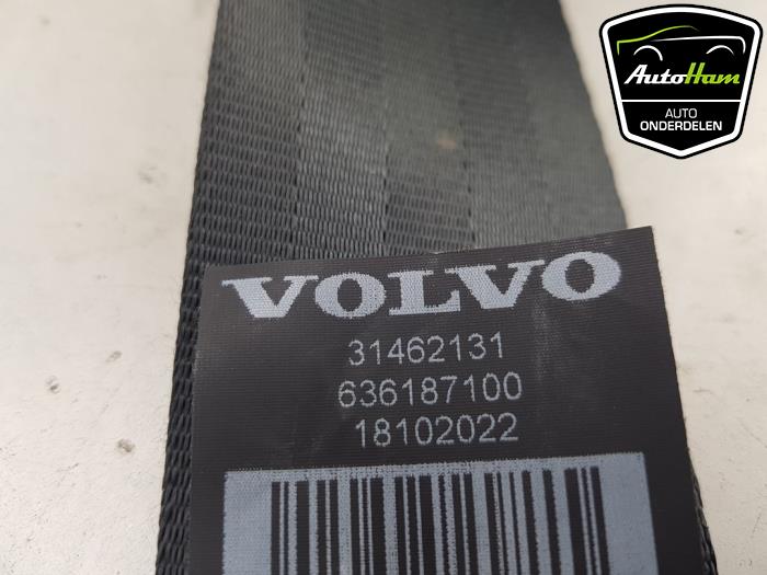 Cinturón de seguridad derecha detrás de un Volvo XC40 (XZ) 1.5 T3 Plug-in Hybrid 12V 2022