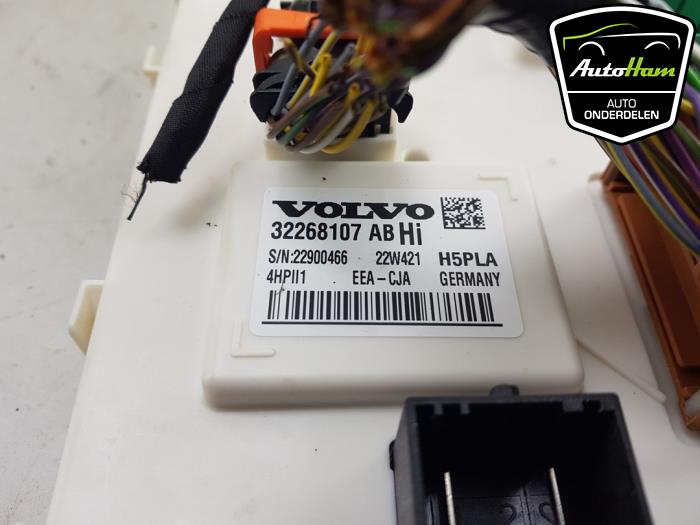 Ordenador body control de un Volvo XC40 (XZ) 1.5 T3 Plug-in Hybrid 12V 2022