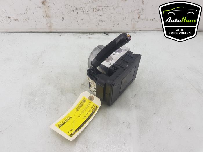 ABS pump from a Peugeot 208 II (UB/UH/UP) 1.2 Vti 12V PureTech 75 2022
