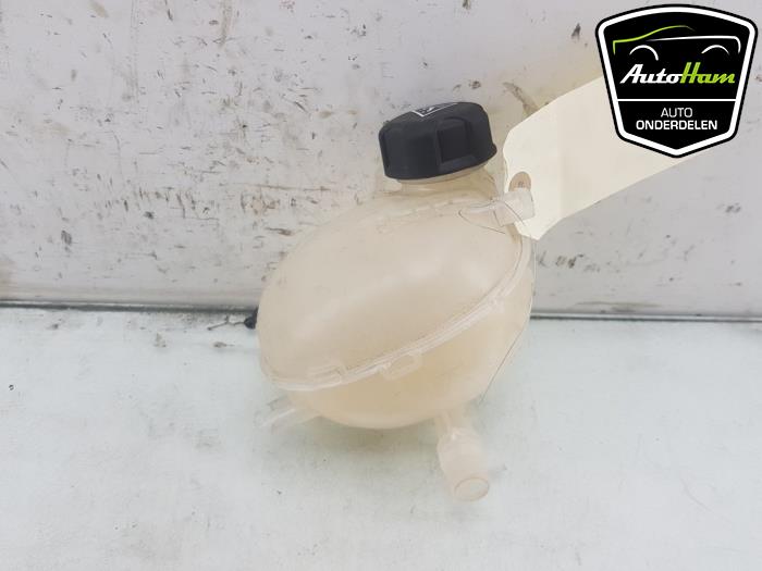 Expansion vessel from a Peugeot 208 II (UB/UH/UP) 1.2 Vti 12V PureTech 75 2022