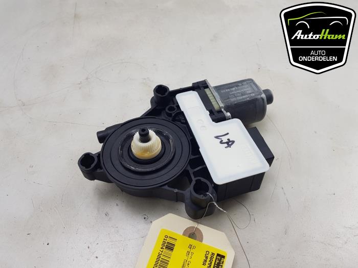 Usados Motor de ventanilla de puerta Cupra Leon Sportstourer (KLCF) 1.4 e-Hybrid 245, VZ 16V Precio € 10,00 Norma de margen ofrecido por AutoHam