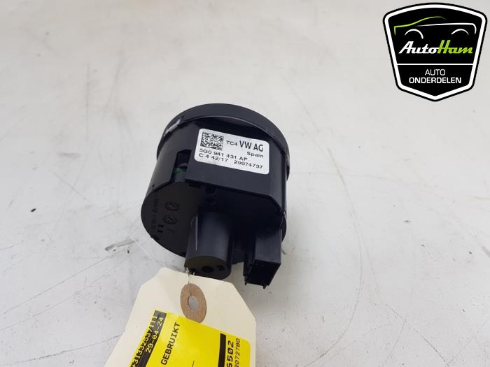Interruptor de luz de un Seat Leon (5FB) 1.4 TSI 16V 2018