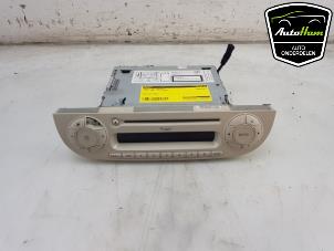Używane Radioodtwarzacz CD Fiat 500 (312) 1.2 69 Cena € 75,00 Procedura marży oferowane przez AutoHam