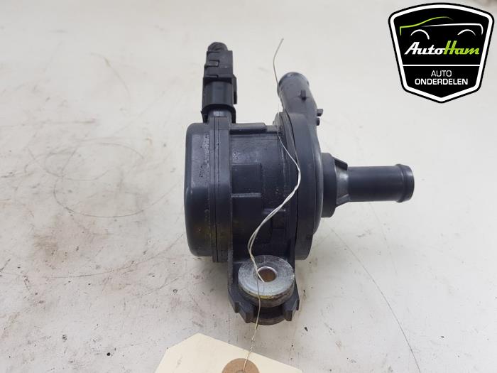 Begagnade Vattenpump Toyota Corolla Touring Sport (E21/EH1) 1.8 16V Hybrid Pris € 50,00 Marginaltabell erbjuds av AutoHam