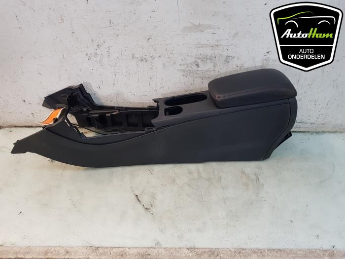 Begagnade Armstöd Mercedes CLA (117.3) 1.6 CLA-180 16V Pris € 85,00 Marginaltabell erbjuds av AutoHam