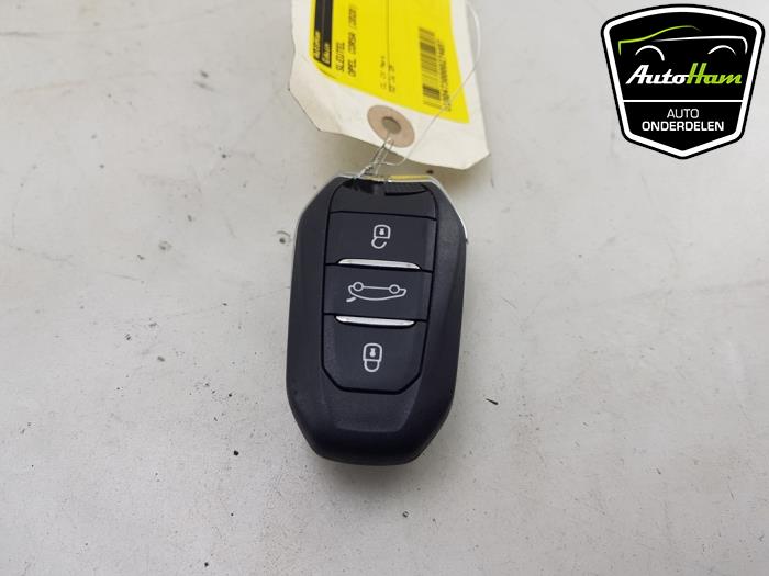 Używane Klucz Opel Corsa F (UB/UH/UP) 1.2 Turbo 12V 100 Cena € 50,00 Procedura marży oferowane przez AutoHam